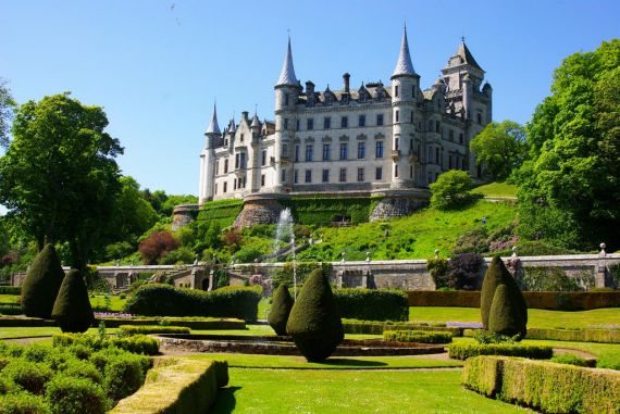 Dunrobin Castle Dunrobin Castle has been the home of the Earls and Dukes of Sutherland since the 13th century. The castle was completely re-modelled in the French style in the mid 19th century by Sir Charles Barry. the architect for the Houses of Parliament in London.